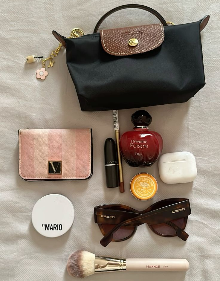 Sac à main élégant et pratique avec bandoulière pour femme.